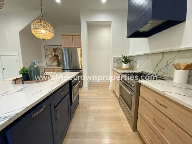 Building Photo - 807 S Glasgow Dr