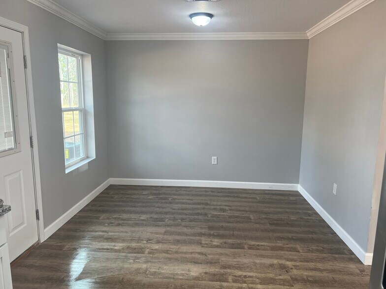 Building Photo - 180 Old Hwy 63 N