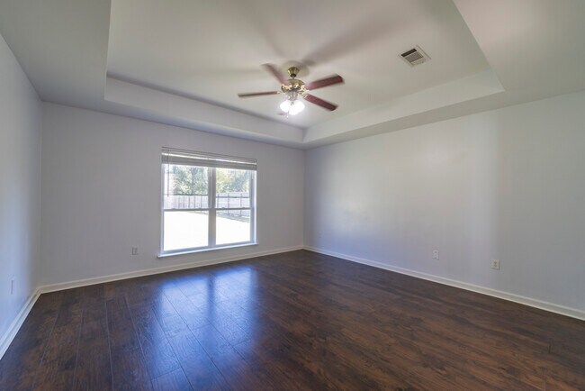 Building Photo - 35576 Melrose Ave