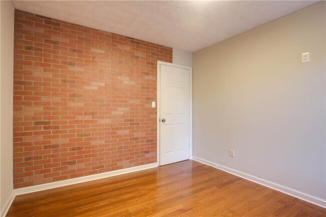 Building Photo - 3727 Regency Park Dr