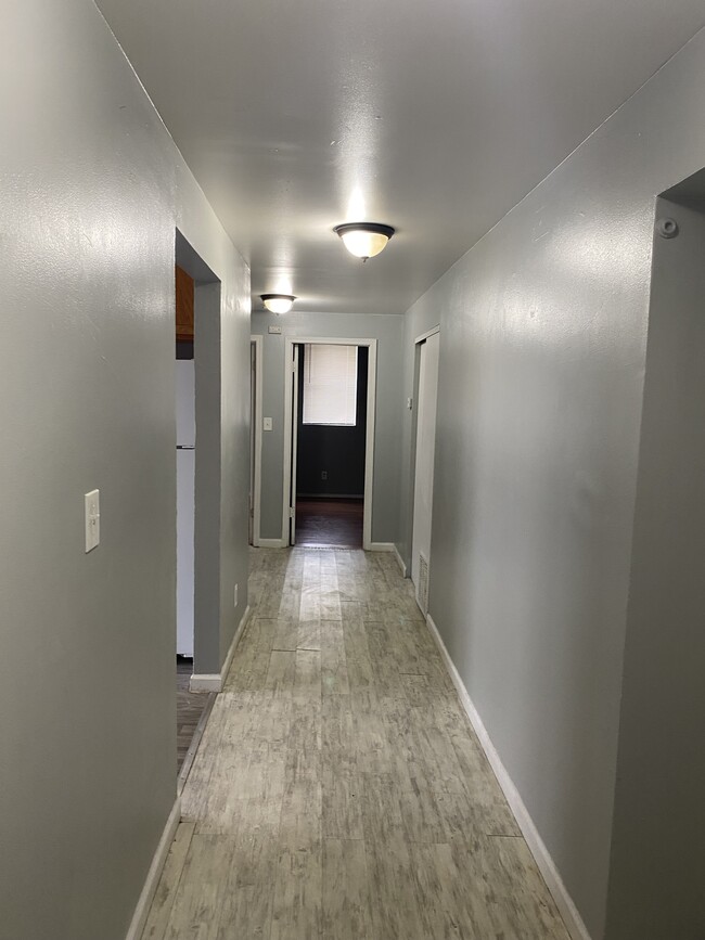 Building Photo - 6009