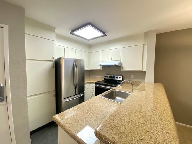 Building Photo - 1 Bedroom 1 Bathroom Condo in Fremont Avai...