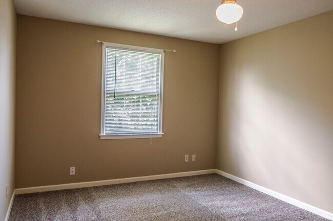 Building Photo - Dog Friendly Two Story with Fenced Yard!