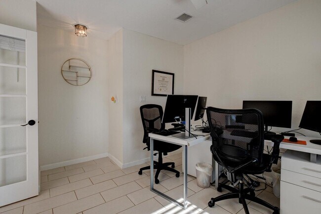 Building Photo - 75240 Camello Ct N