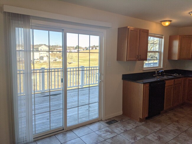 Building Photo - 3 Bedroom Townhouse For Rent in Charming Waynesboro, PA