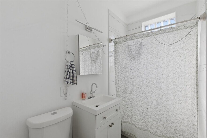 Building Photo - 2350 W Charleston St