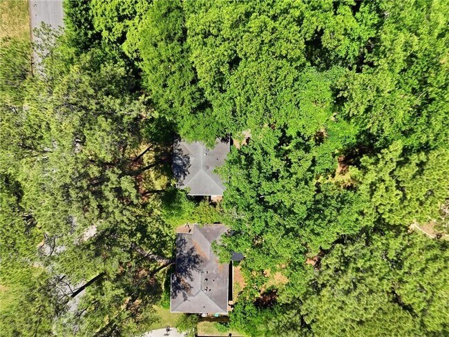 Building Photo - 1111 N Valley Dr