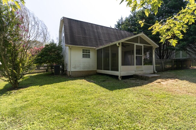 Building Photo - 7005 Buddy J Ln