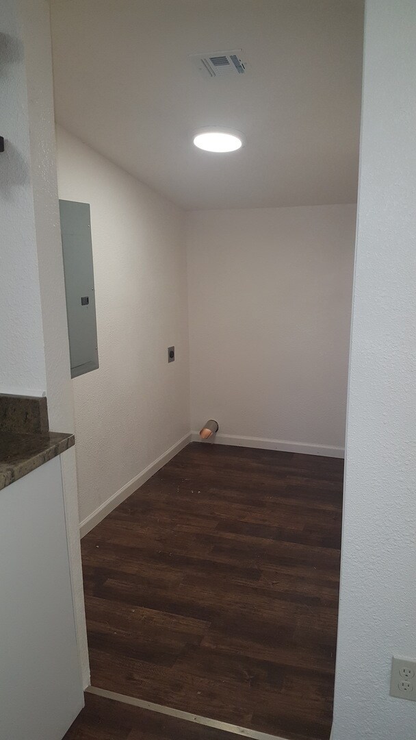 Building Photo - 908 E Main St