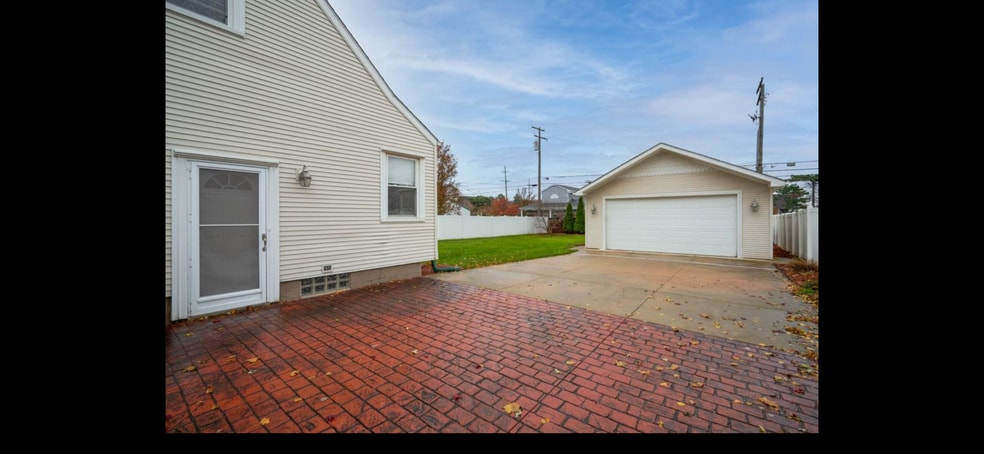 Building Photo - 4252 Mandalay Ave