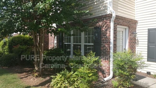 Building Photo - 711 Ivy Glen Dr