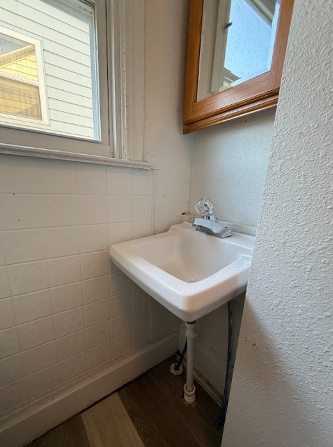 Building Photo - Charleroi, PA 2 bedroom, 1 bathroom