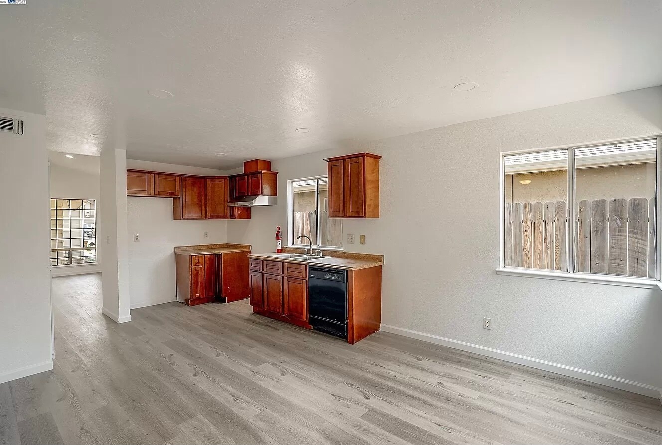 Building Photo - 3480 Briar Ln