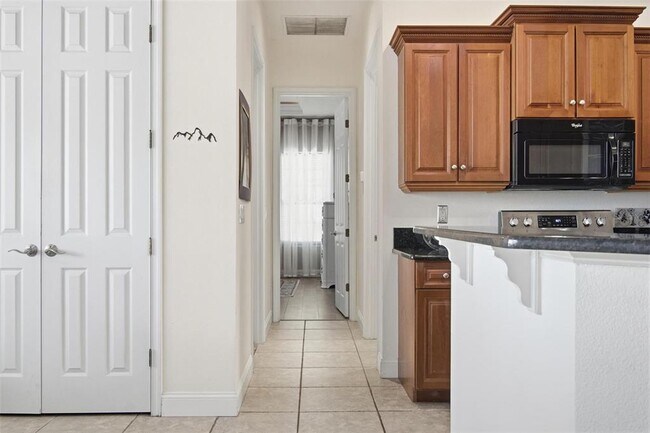 Building Photo - 118 Whispering Pine Dr