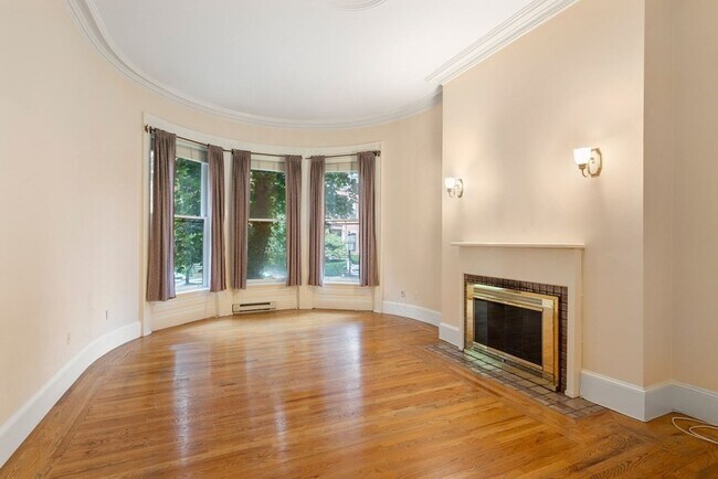 Building Photo - 393 Marlborough St