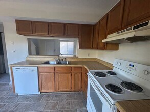 Building Photo - 2 Bedroom Townhouse Near Liberty University