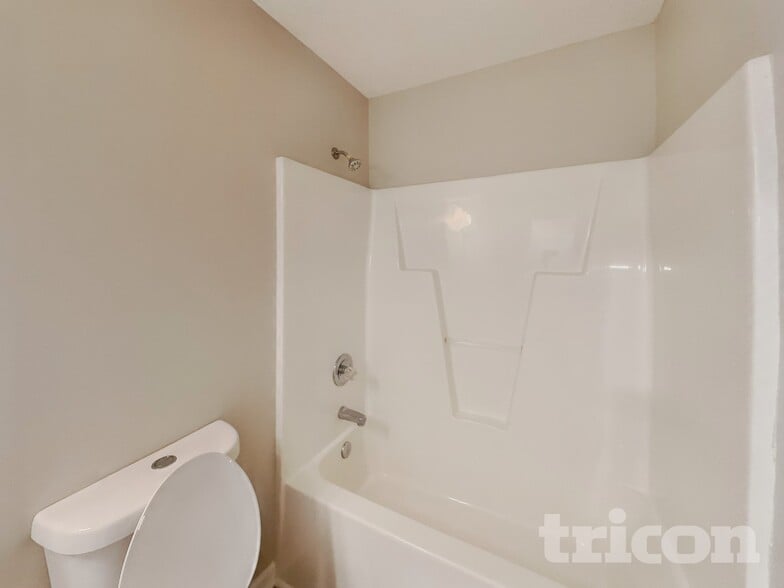 Building Photo - 701 Avondale Dr