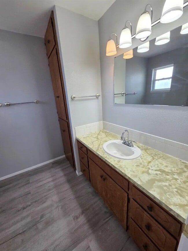 Building Photo - Very well maintained home - 6 Month Lease!!!