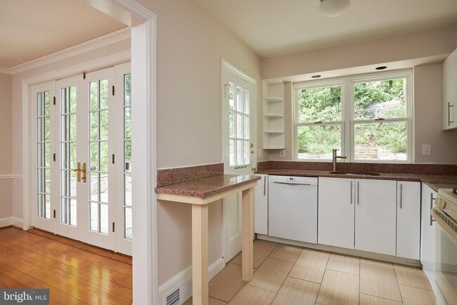 Building Photo - 5306 Albemarle St