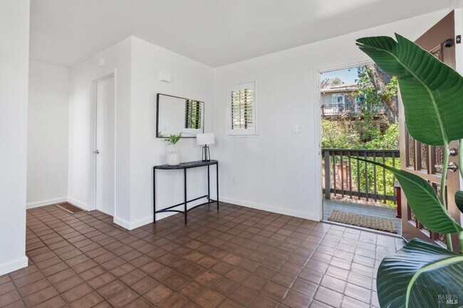 Building Photo - Lovely 2bd/1.5ba Townhome in Heart of San Anselmo