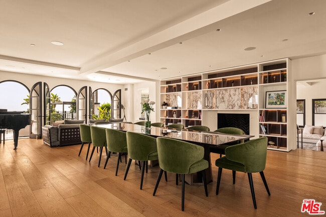 Building Photo - 972 Palisades Beach Rd