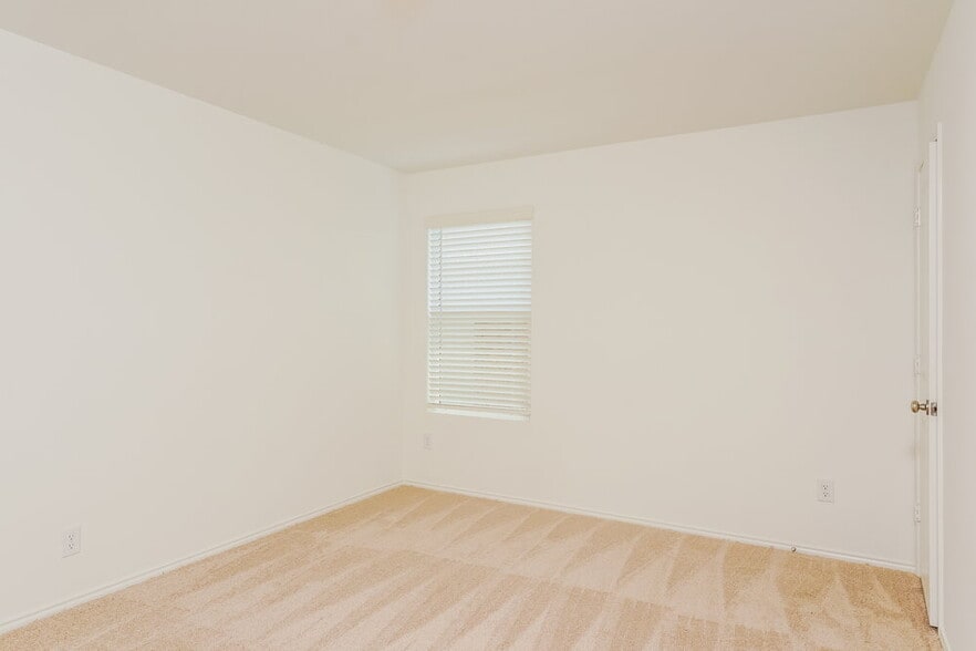 Building Photo - 5942 Wedgemere Dr