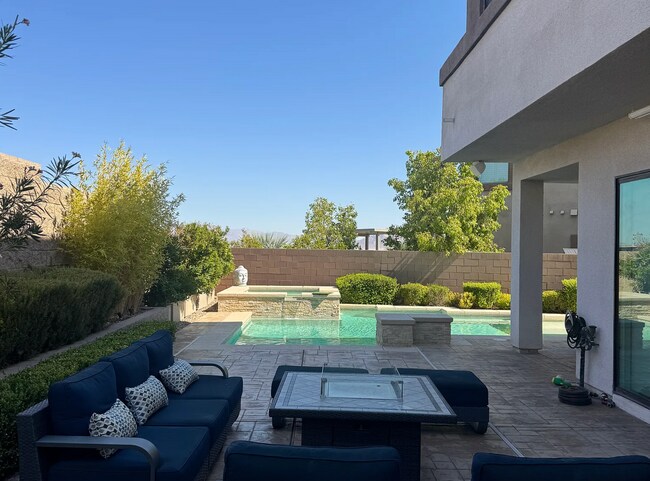 Building Photo - 217 Cromarty St