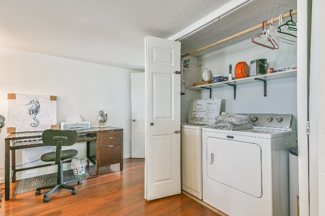 Building Photo - 3919 San Jacinto Dr