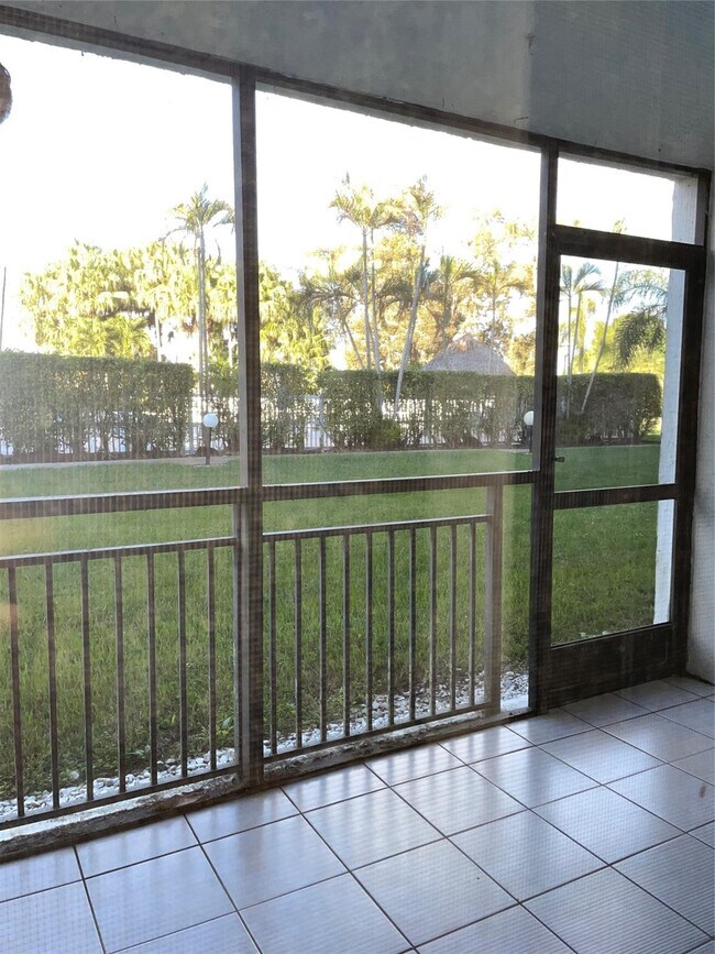 Building Photo - 16051 Blatt Blvd