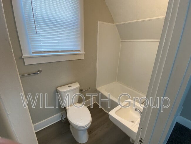 Building Photo - 510 W 5th St