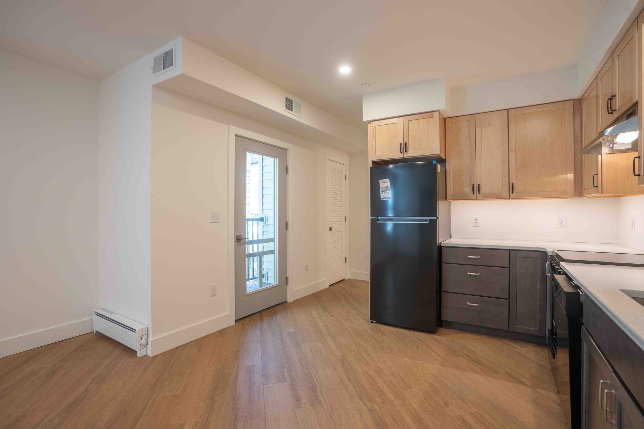 apt includes a small balcony - 517 18th St