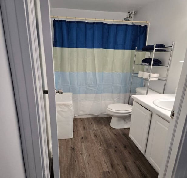 Building Photo - 226 Mt Elliott St