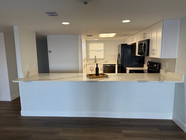 Building Photo - 3131 S Ridgewood Ave