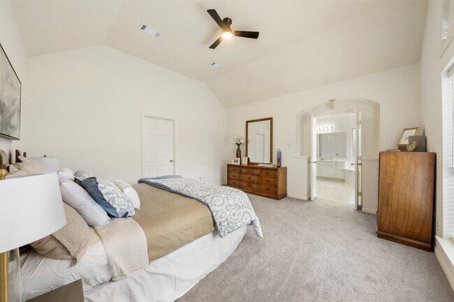 Building Photo - 9211 Memorial Hills Dr