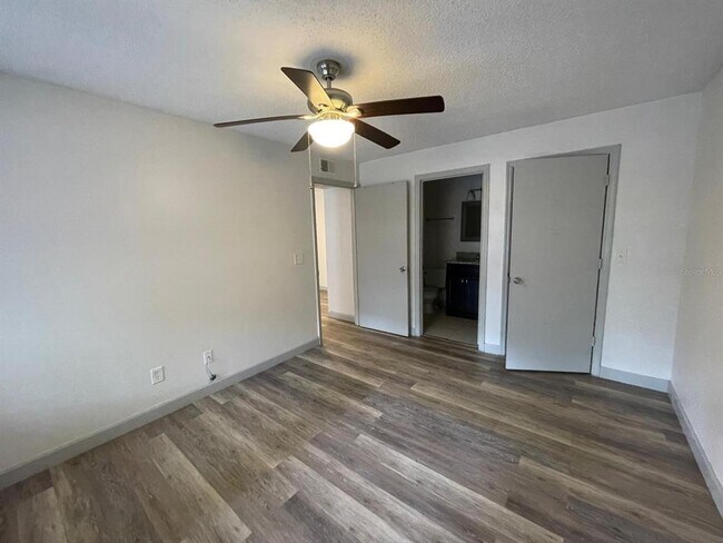 Building Photo - 6082 Westgate Dr