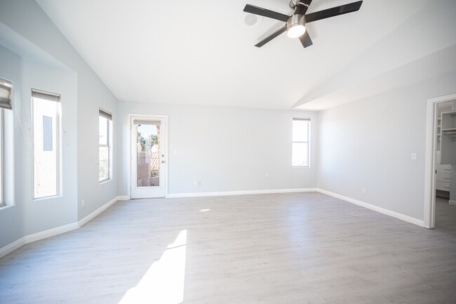 Building Photo - 8420 Bay Crest Dr