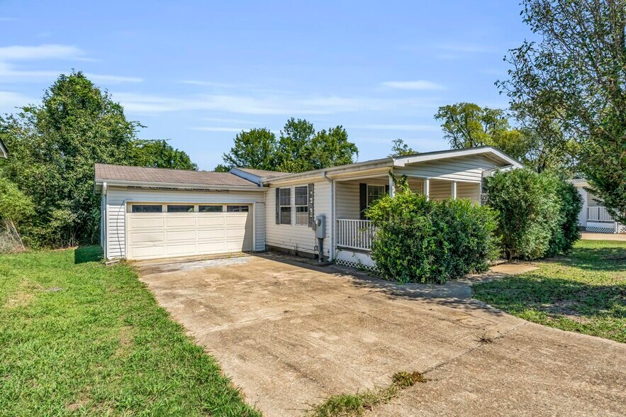 Building Photo - 79 Crest Oak Dr