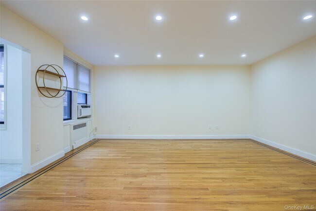 Building Photo - 167-10 Crocheron Ave