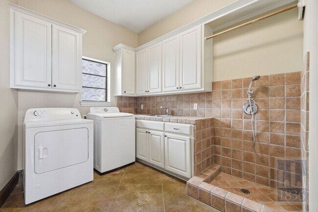 Building Photo - 8205 Asmara Ct