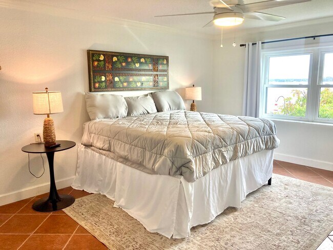 Building Photo - Casa Rio Waterfront Condominium