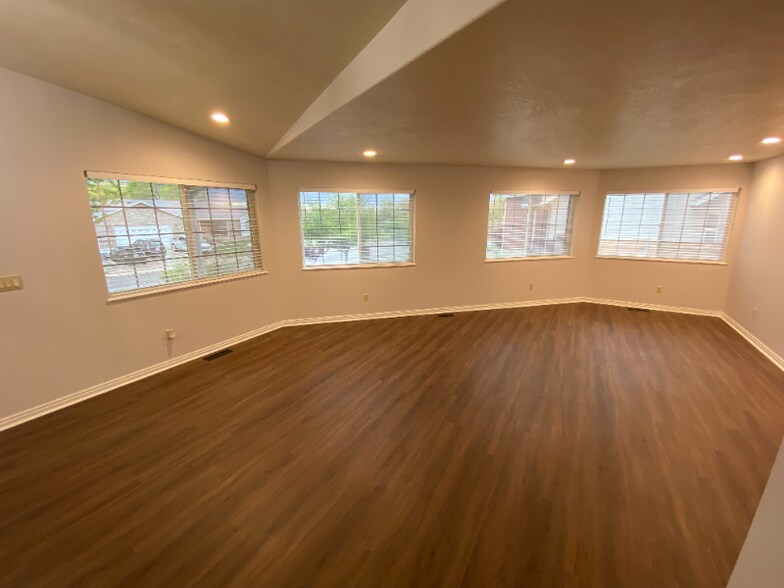 Building Photo - 2265 S Linda Wy