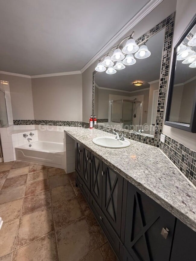 Building Photo - 2131 Aberdeen Ct