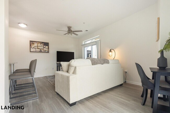 Building Photo - 4921 Pretty Lake Ave