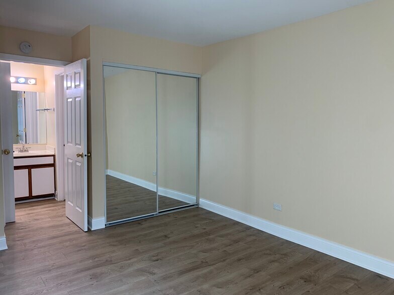 Building Photo - 1813 Hemlock Pl
