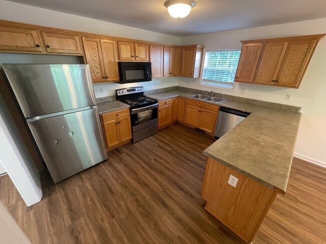 Building Photo - PRE-LEASING FOR AUGUST 2026!