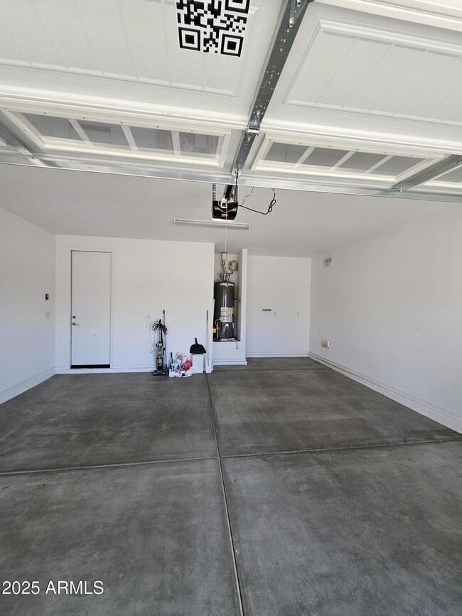 Building Photo - 10756 W Hadley St