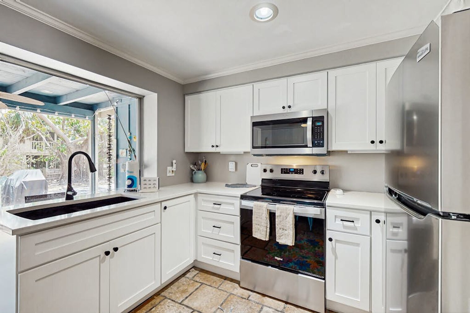 Building Photo - 5615 Guava St