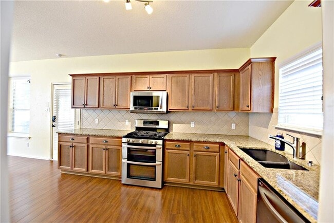 Building Photo - 1805 Copper Breaks Ln