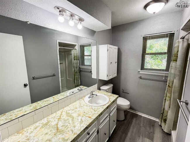 Building Photo - 4624 Trailwood Dr