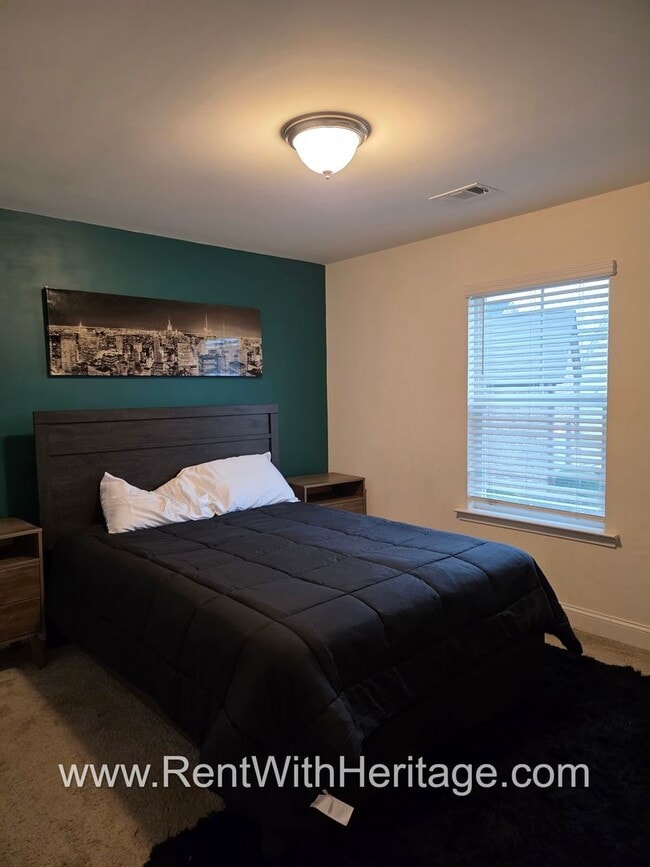 Building Photo - Amazing 5 Bedroom/ 3 Bath Home in Sweetwater, a Swim Tennis Community/ Attention to Detail / Grea...